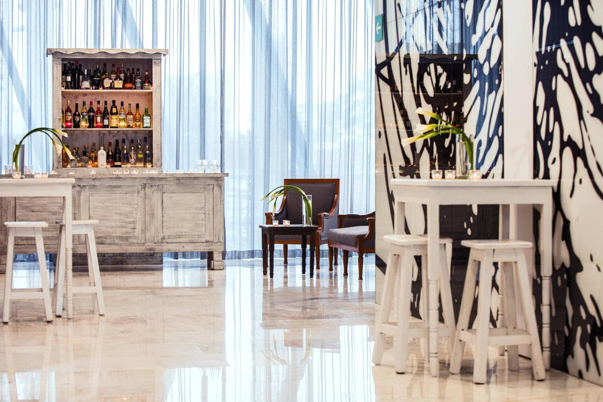 Ac Hotel By Marriott Guadalajara Mexico Esterno foto