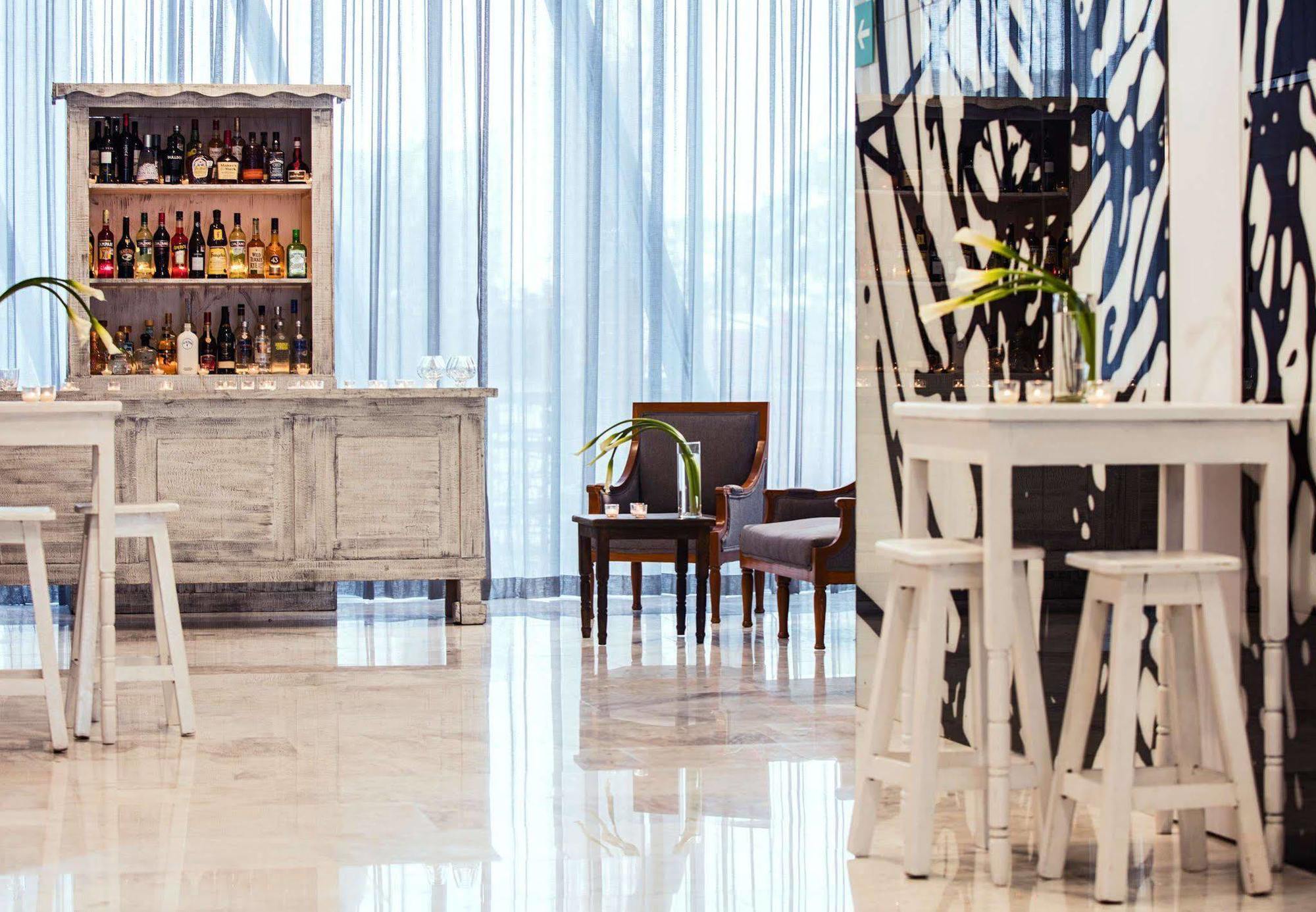 Ac Hotel By Marriott Guadalajara Mexico Esterno foto